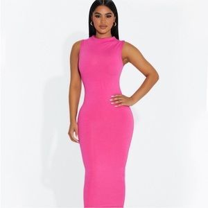 Naked Wardrobe The NW Sleeveless Midi Dress in Raspberry